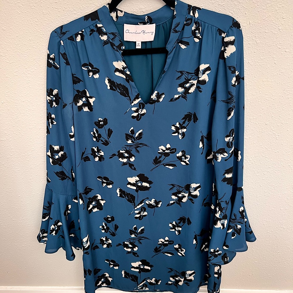 Cute Blue Floral Long Sleeved Mini shift dress by Charles Henry - Small Petite